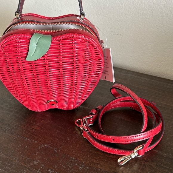NWT - Kate Spade - Honey Crisp Red Apple Wicker Crossbody Bag - Picture 12 of 13